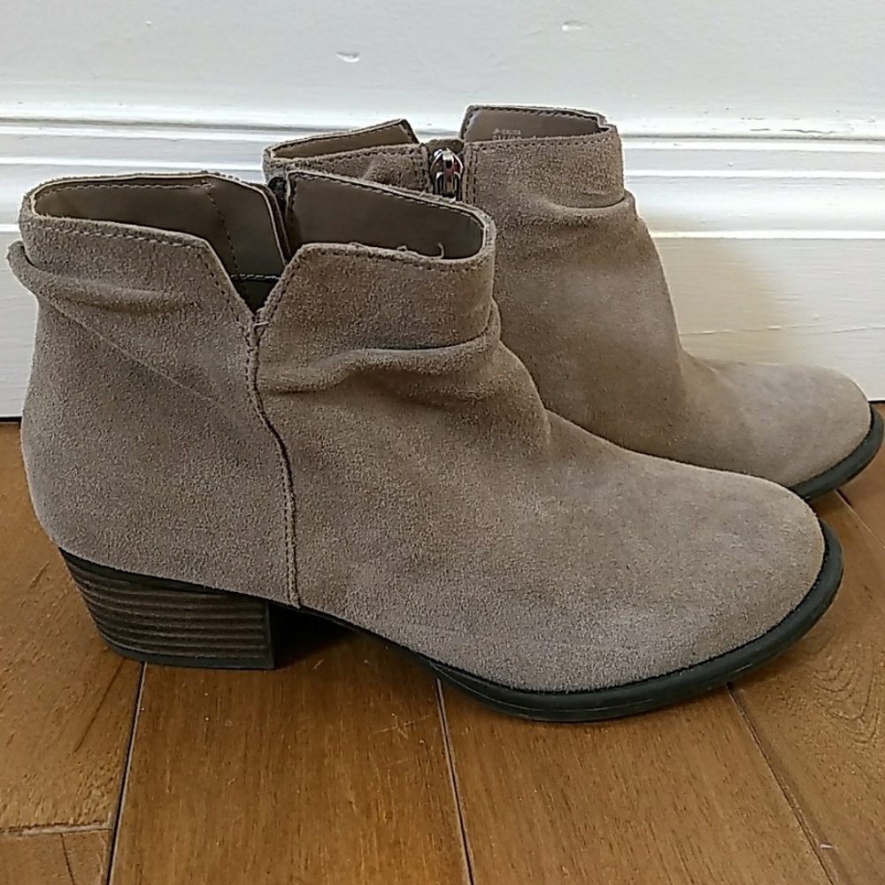 Jessica Simpson taupe ankle boots